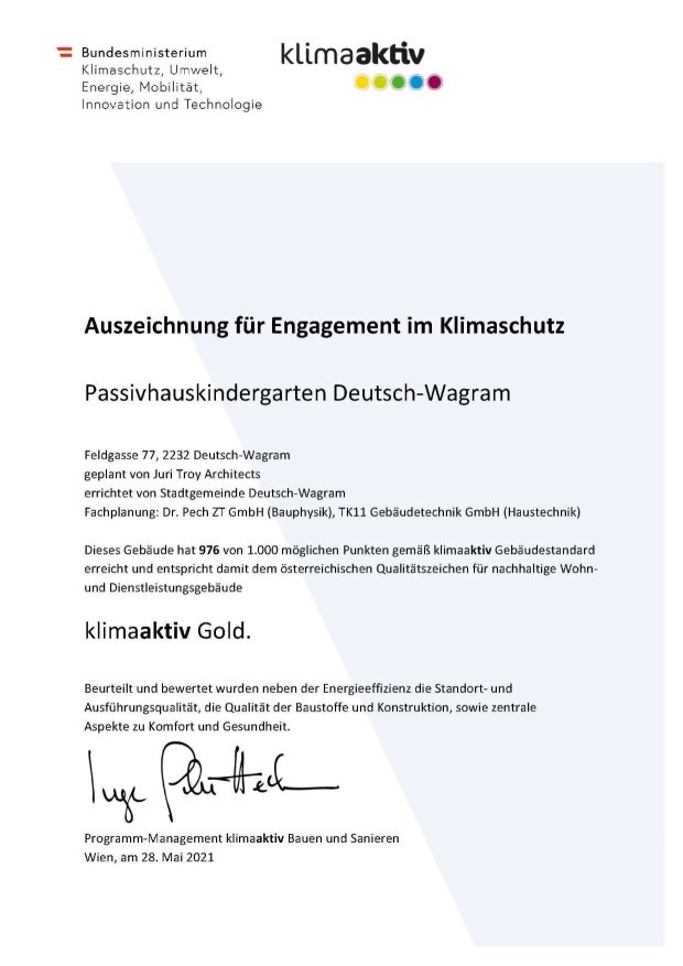Auszeichnung klimaaktiv Gold 2021 des BMIMI für Engagement im Klimaschutz für Passivhauskindergarten Deutsch-Wagram. Haustechnik durch TK11.