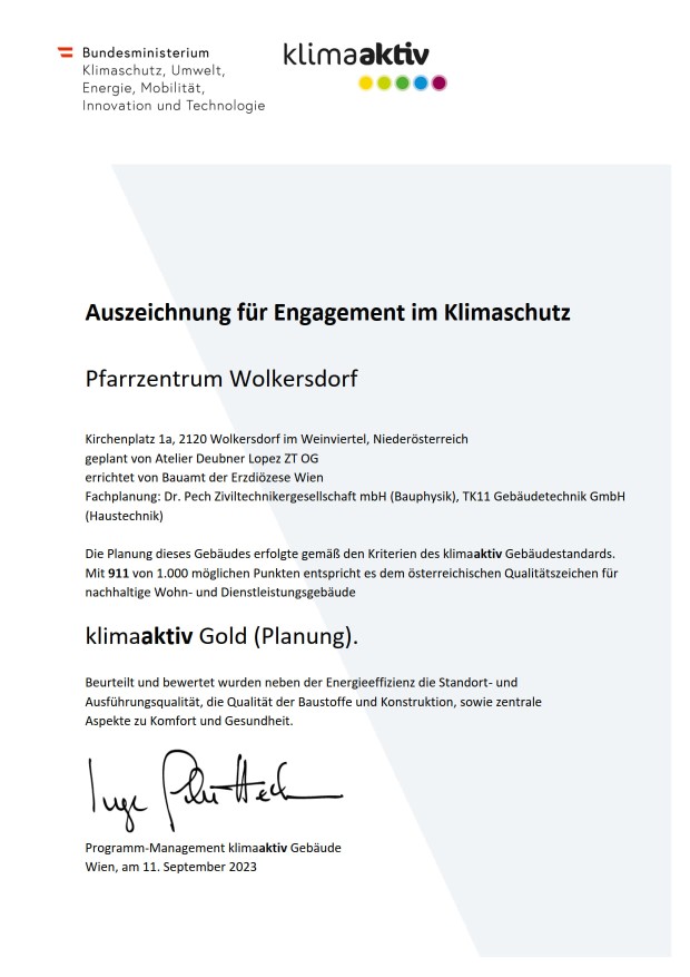 Auszeichnung klimaaktiv Gold (Planung) 2023 des BMIMI für Engagement im Klimaschutz für Pfarrzentrum Wolkersdorf. Haustechnik durch TK11.